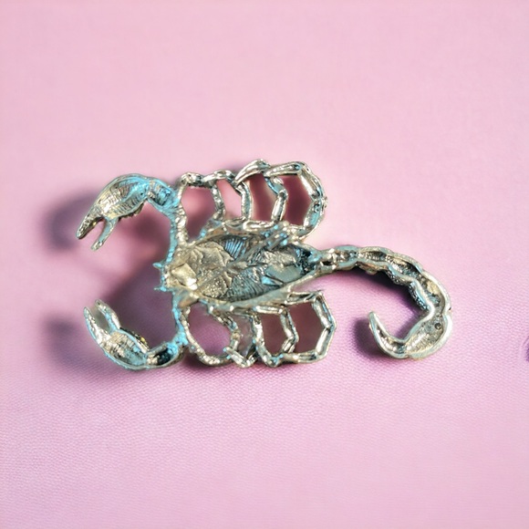 Scorpion Brooch - Picture 3 of 3